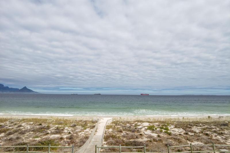 2 Bedroom Property for Sale in Bloubergstrand Western Cape